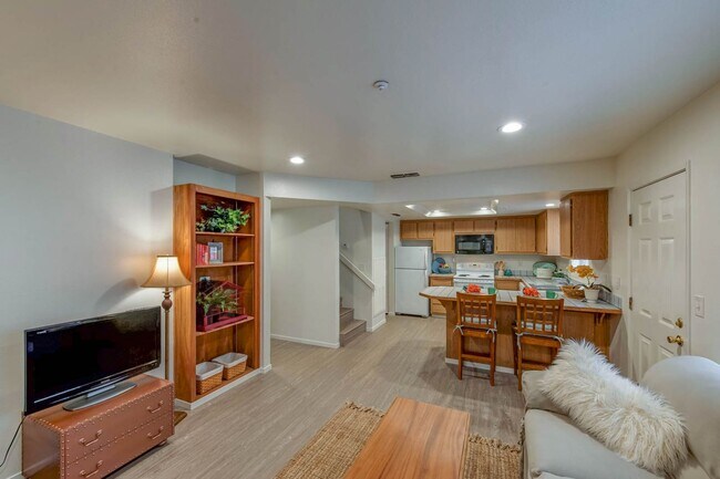 Interior Photo - 2nd Ave Square