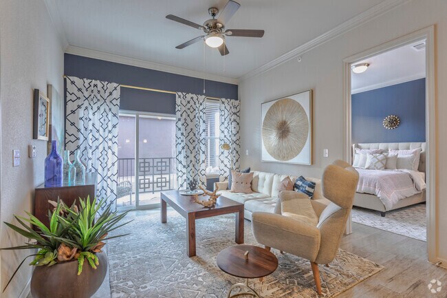 2BR, 2BA - 994 SF B2 - Living Area - McKinney Square