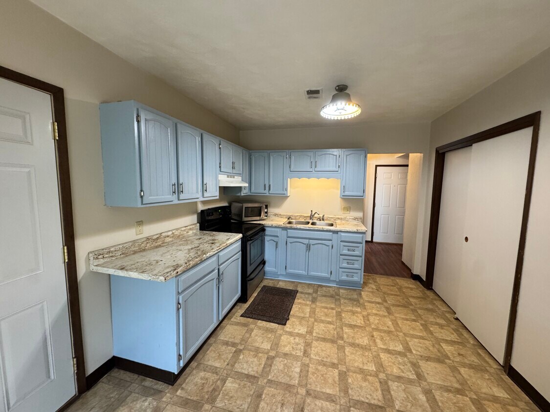 Foto principal - 121 4th Ave W