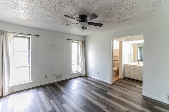 Building Photo - 104 Scenic Dr