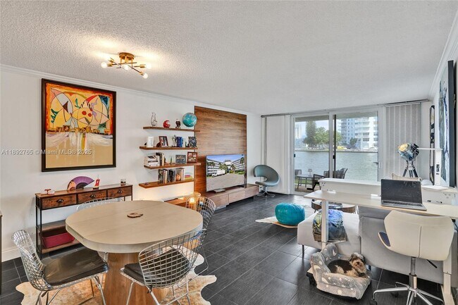 Foto del edificio - 4000 NE 170th St