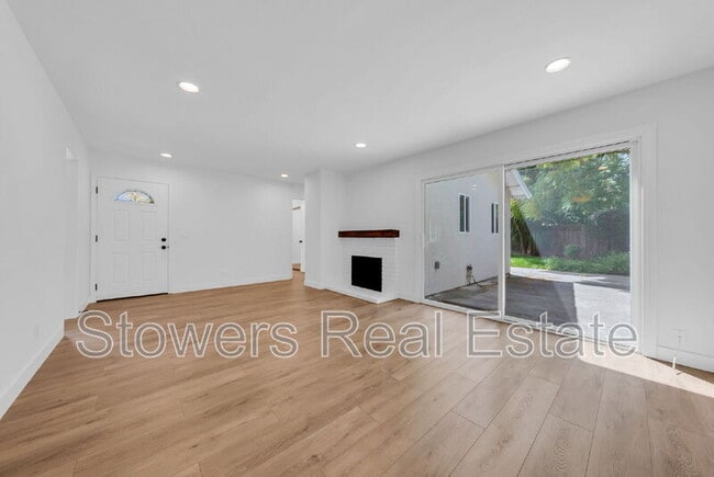 Building Photo - 216 Joaquin Dr