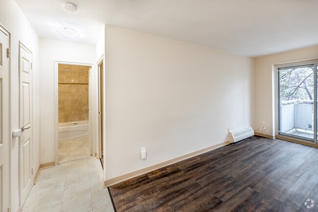 1BR1BA - 21 Park Boulevard