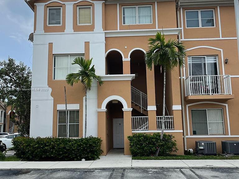 Foto principal - 7100 NW 177th St