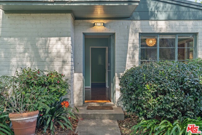 Building Photo - 5116 Village Green