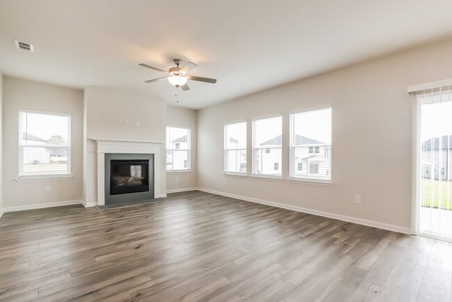 Foto del edificio - 5922 Green Ash Ct