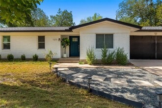 Building Photo - 1211 Sahara Ave