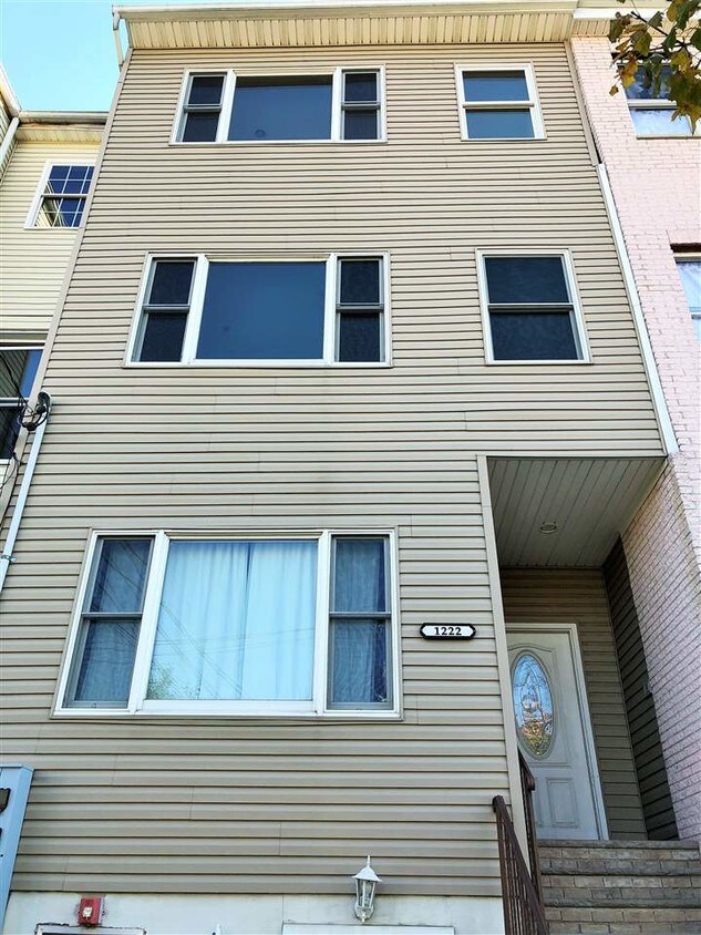Primary Photo - 1222 Central Ave