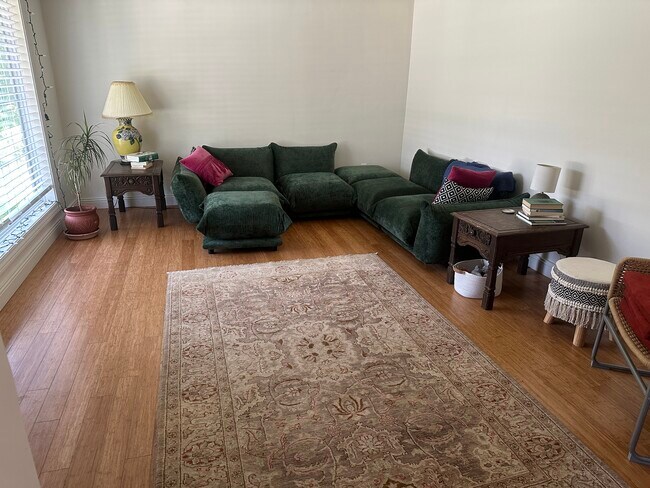 Sala de estar - 1512 Gary St