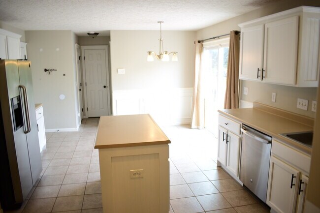 Building Photo - 7713 Alexandra Dr