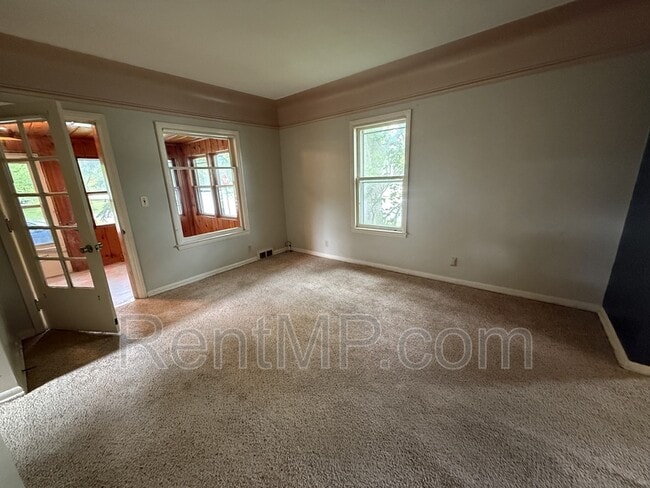 Building Photo - 524 N Kinney Ave