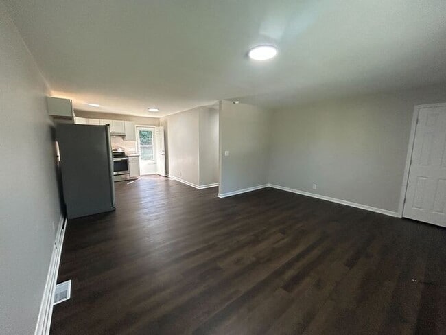 Foto del edificio - 137-137 Pisgah Dr