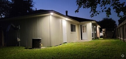 Building Photo - 6715 Greenyard Dr