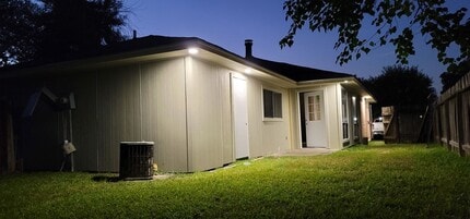 Building Photo - 6715 Greenyard Dr