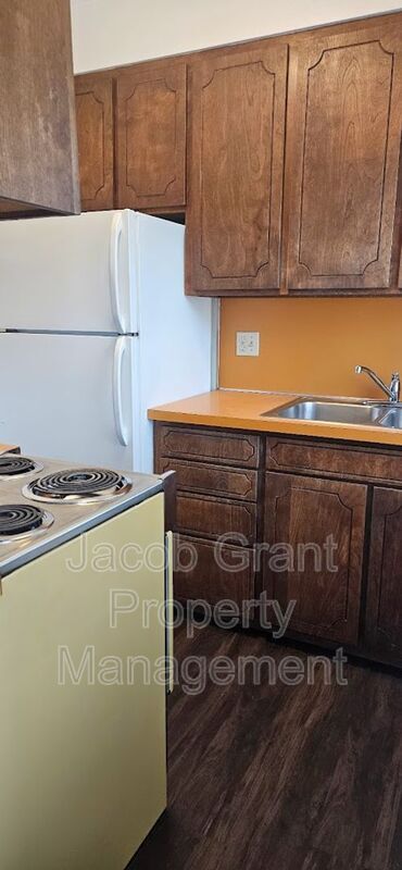 Building Photo - 676 Memorial Dr