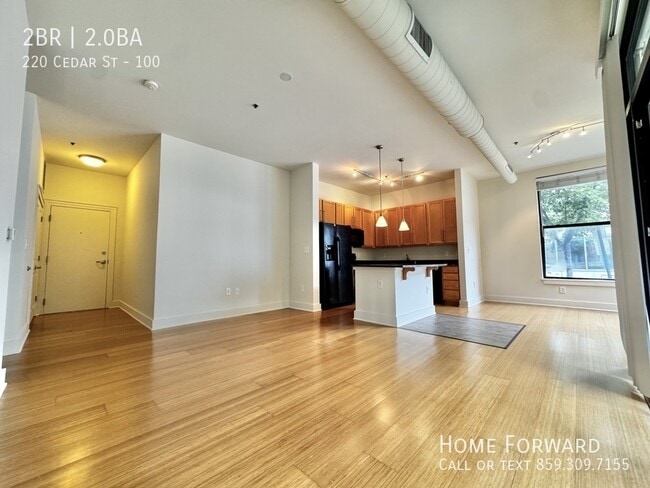 Building Photo - 220 Cedar St