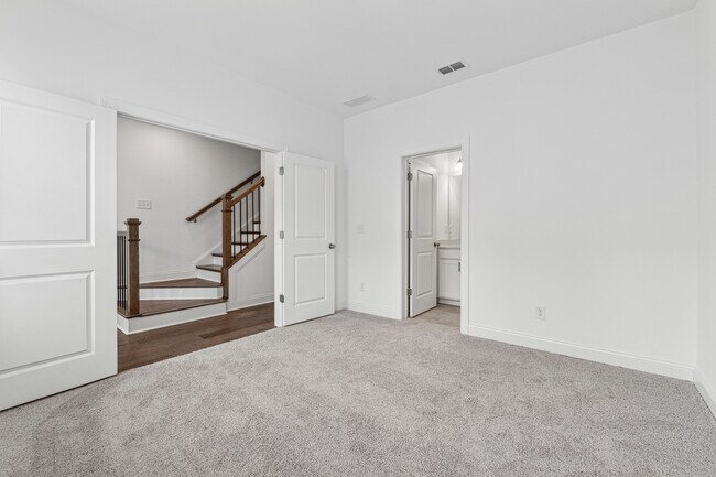 Building Photo - 528 Healy Dr