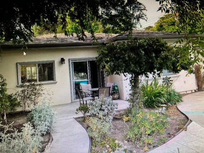 Building Photo - 5345 Quakertown Ave