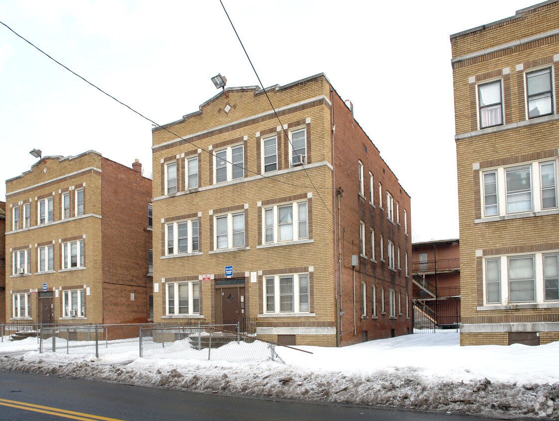Building Photo - The Hartford Communities