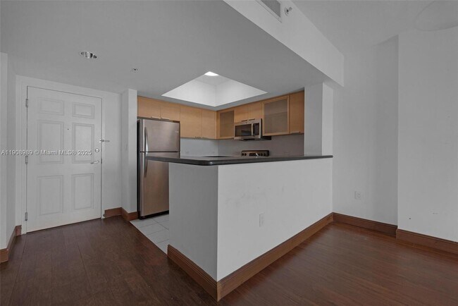 Foto del edificio - 140 S Dixie Hwy