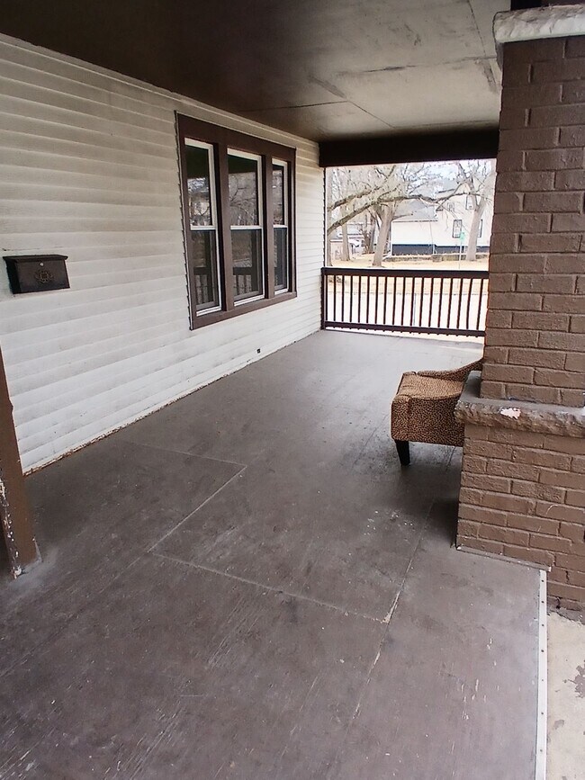 Building Photo - 730 Ashland Ave