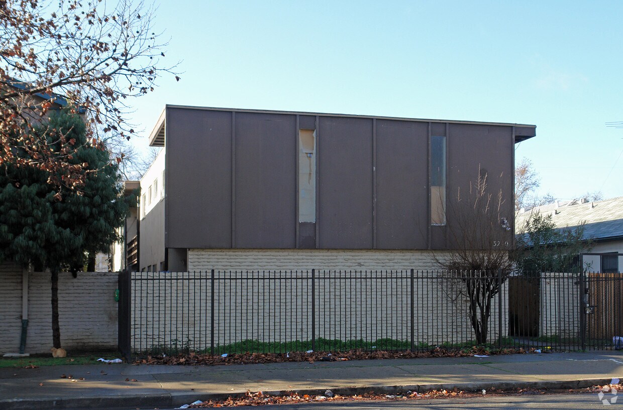 Primary Photo - 3240 W St
