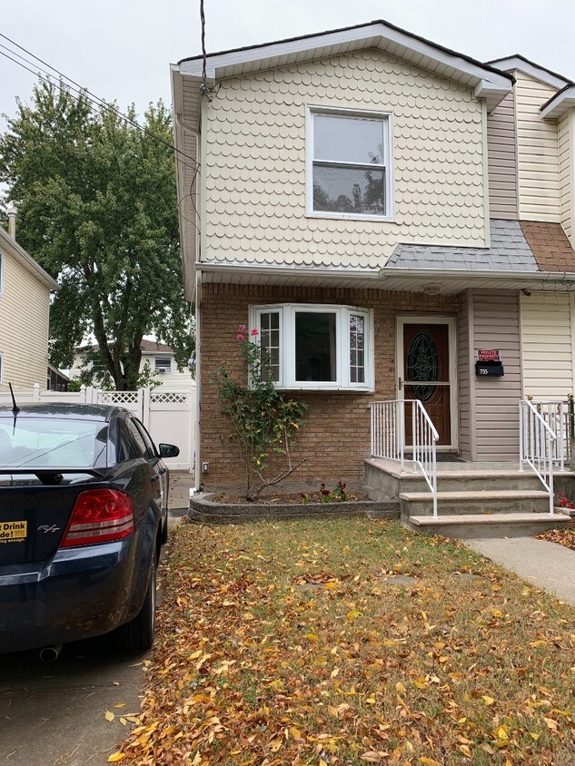 Primary Photo - 755 Nugent Ave