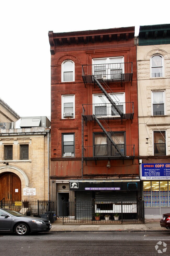 Foto del edificio - 609 Nostrand Ave