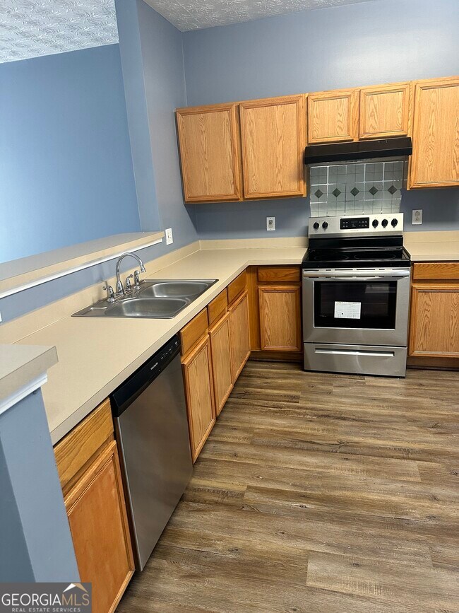 Foto del edificio - 6093 Camden Forrest Cove