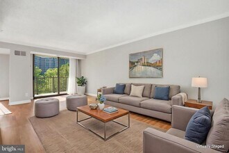 Building Photo - 2300 Pimmit Dr