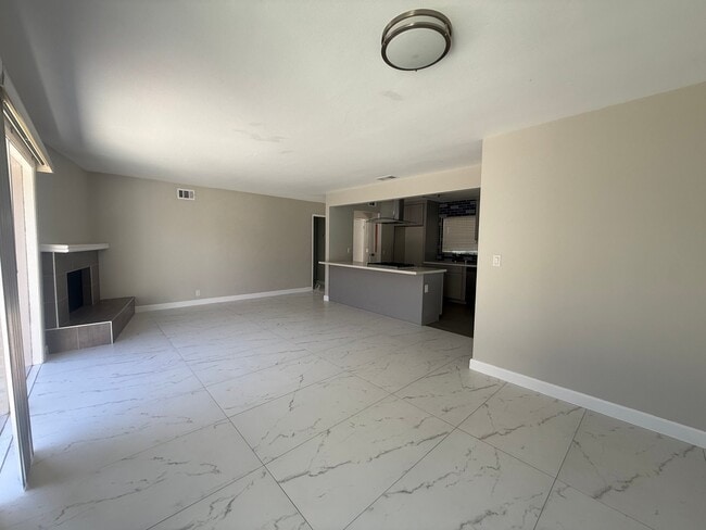 Building Photo - 11092 S Dallas Dr