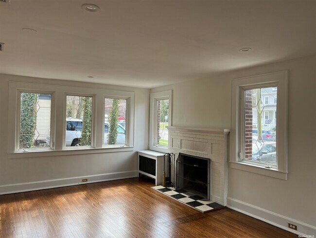 Building Photo - 16 Oakwood Rd