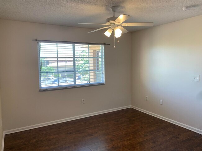 Foto del edificio - 3621 NW Adriatic Ln