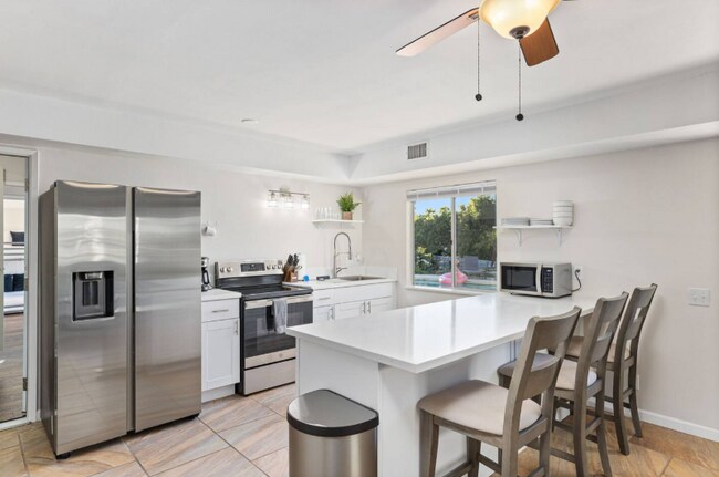 Foto del edificio - 321 W Kalmia St