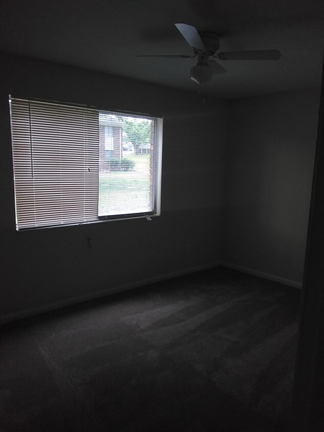Foto principal - 661 Sherwood Dr
