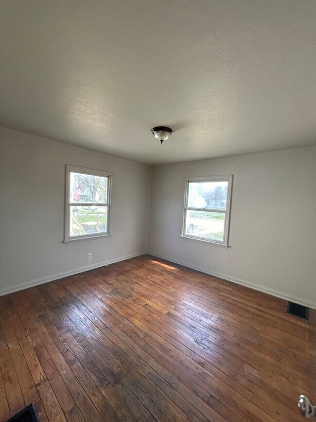 Building Photo - 4508 Plaza Dr