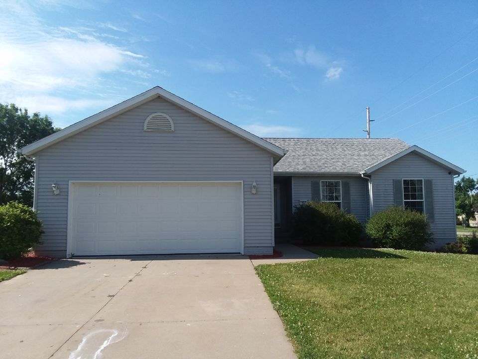 Primary Photo - 1419 Acacia Dr NE