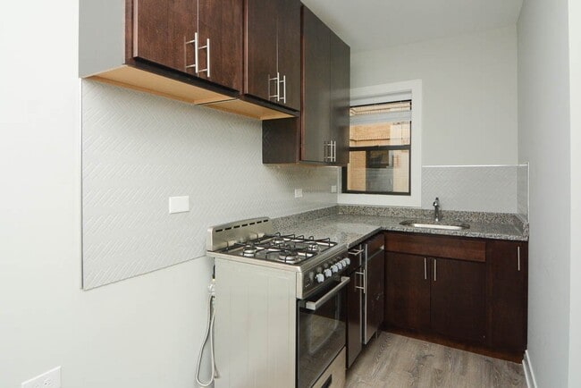 Building Photo - 432.5 W Belden Ave