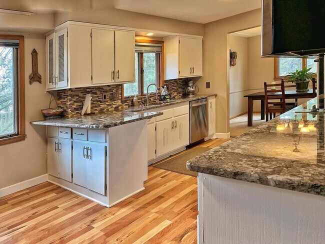 Foto del edificio - 6233 Parnell Ave