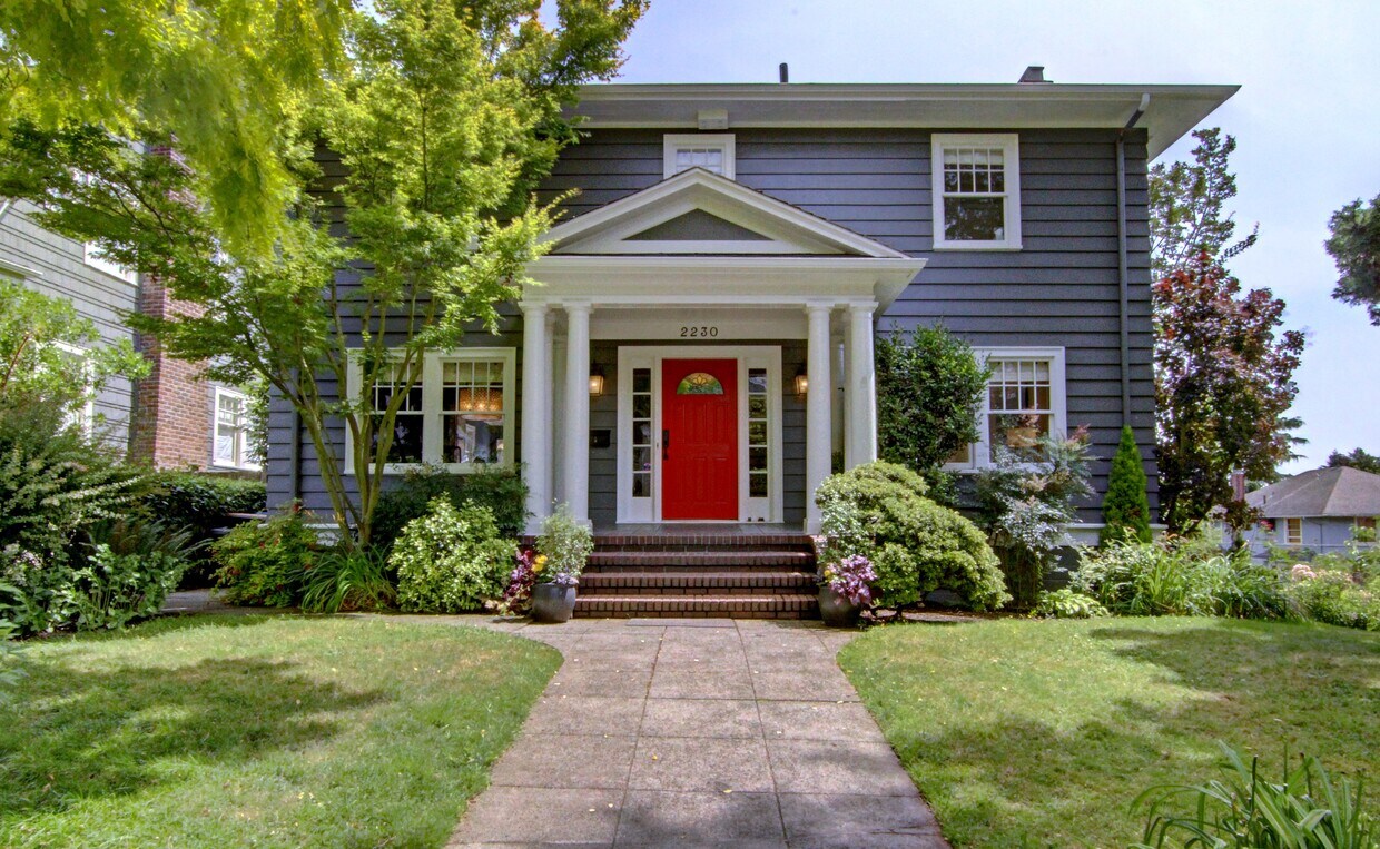 Primary Photo - 2230 33rd Ave S
