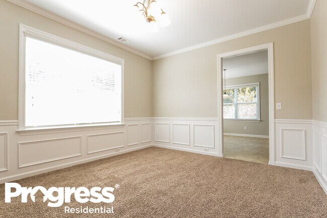 Building Photo - 12 Oakbrook Ln