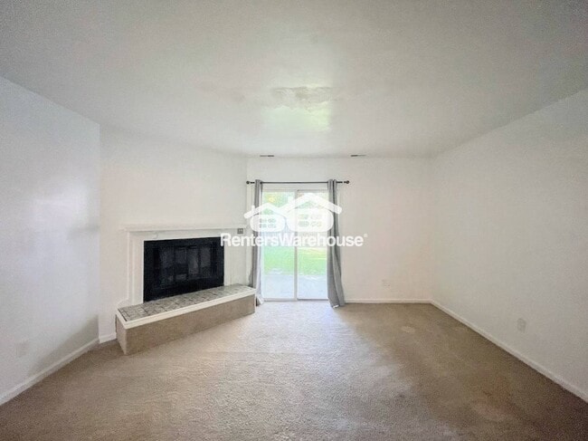 Building Photo - 1640 Fairfax Dr