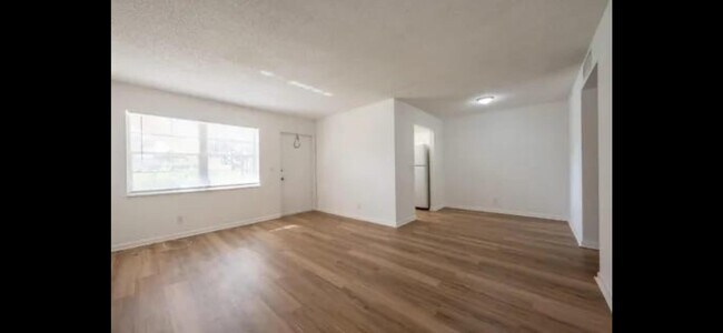 Building Photo - 331 S J St