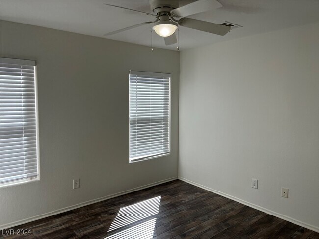 Building Photo - 119 Thornless Rose Ct