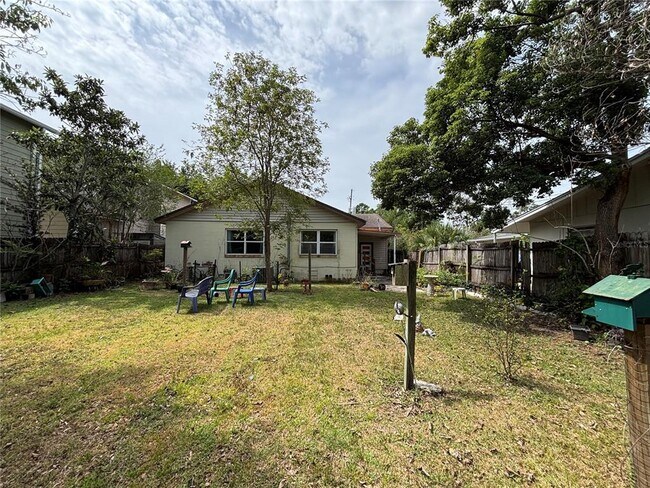 Foto del edificio - 1219 Lake Highland Dr