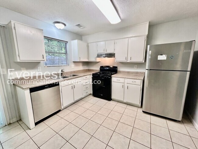 Foto del edificio - 1373 Mill Lake Cir