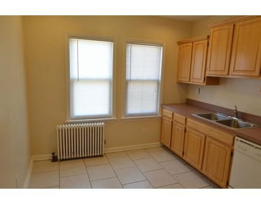 Primary Photo - 738 River St
