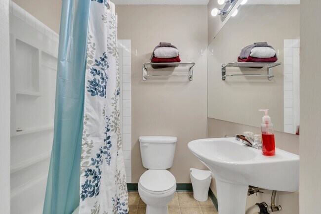 Photo du bâtiment - 10415 99 Ave