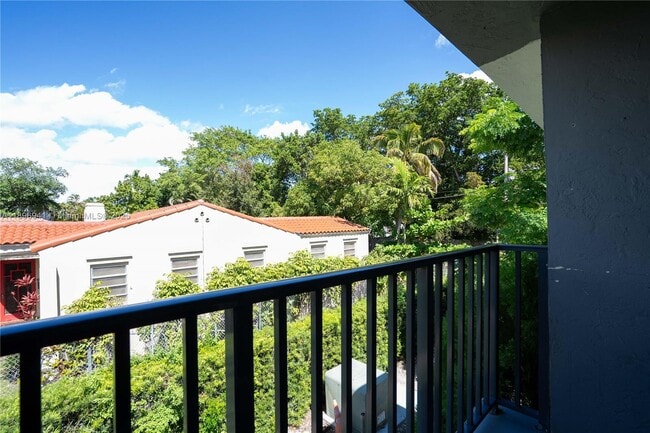 Building Photo - 465 NE 59th St