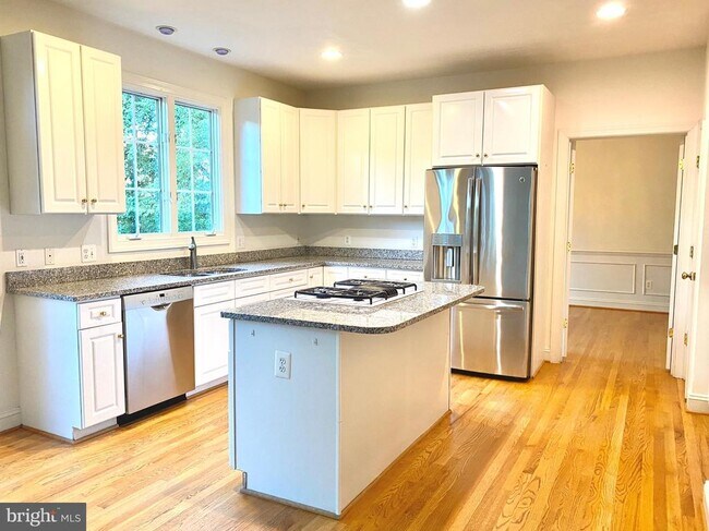 Building Photo - 1305 Providence Terrace